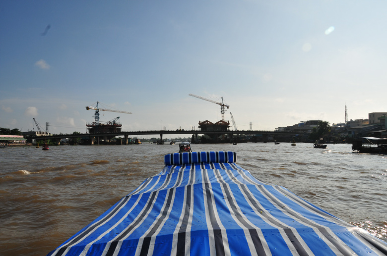 neue Brücke über den Mekong